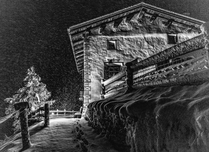 Haus by Night